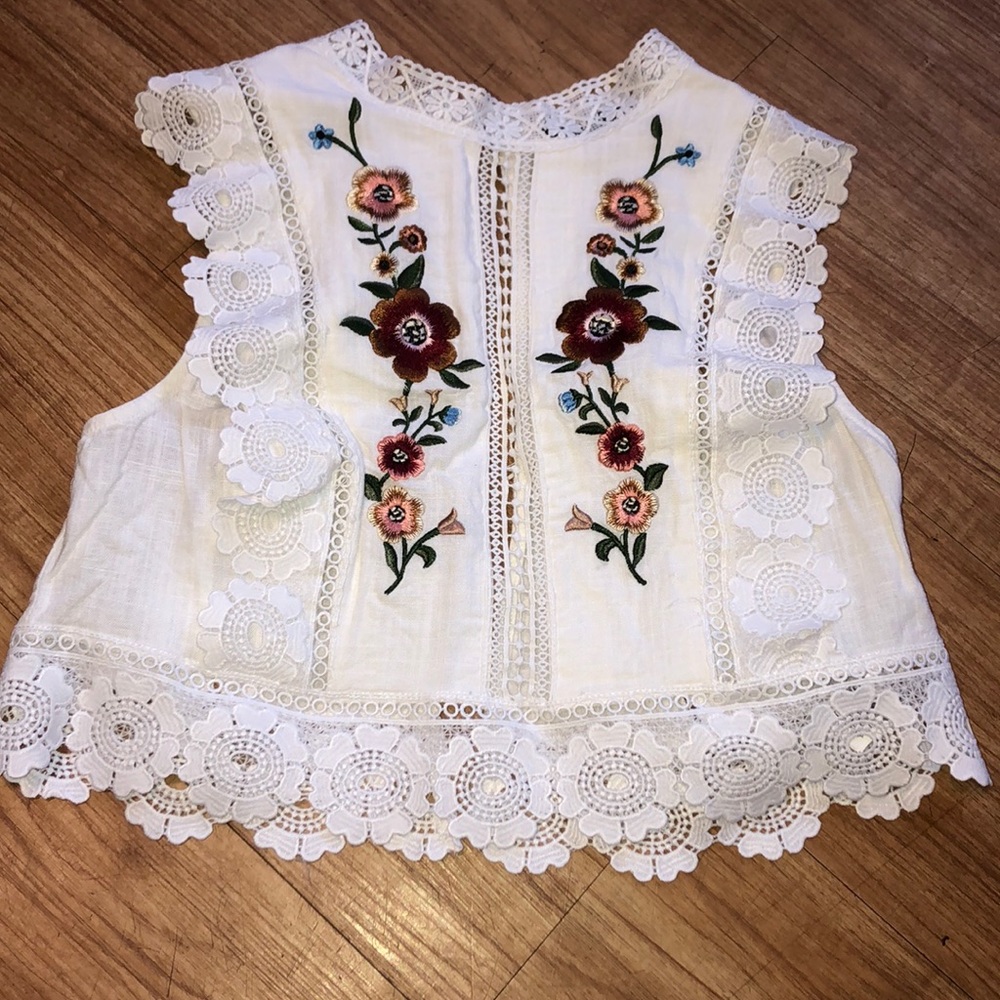 😸Lace white crop top